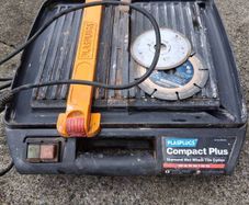 plasplug compact electric tile cutter