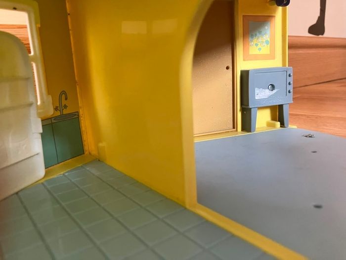 Peppa pig house and book
