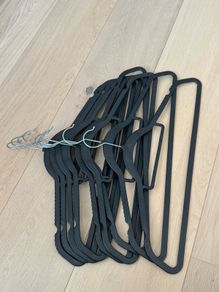 Black hangers x 9