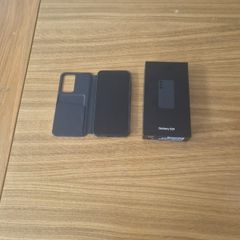 Samsung S24 with flip cover and box