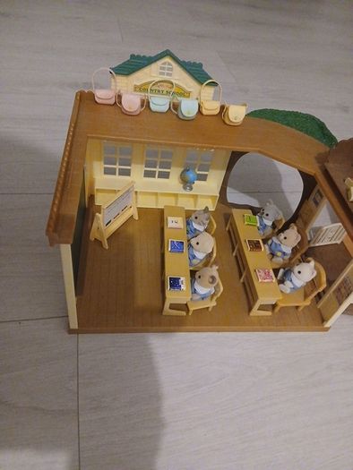 Sylvanian Families Country Tree School and Sylvanian Families Nursery Playmates Babies Set.