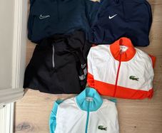 Collection of 4 men's jumper size medium