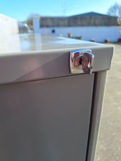 Four drawer metal filing cabinet with key