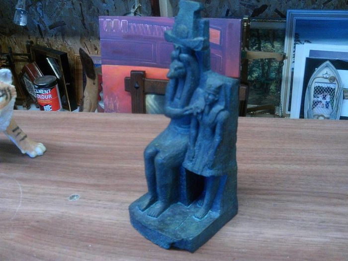 egyptian statue