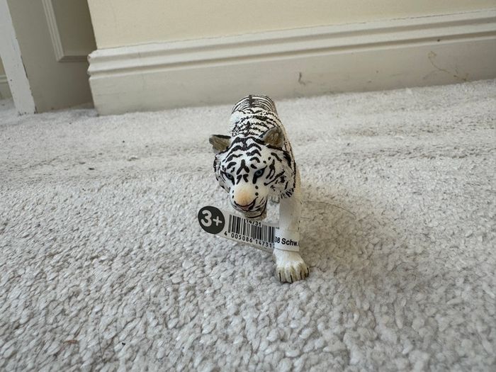 Schleich Wildlife White Tiger Figure 14731 Dirty Please look at the pictures