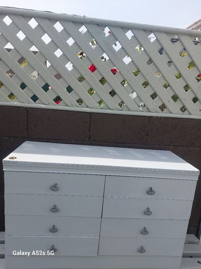 chest of drawers