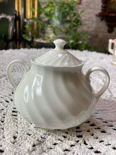 Wedgwood sugar box