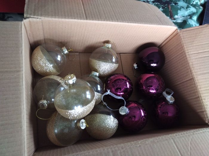 x1 Box of x12 Glass Baubles
