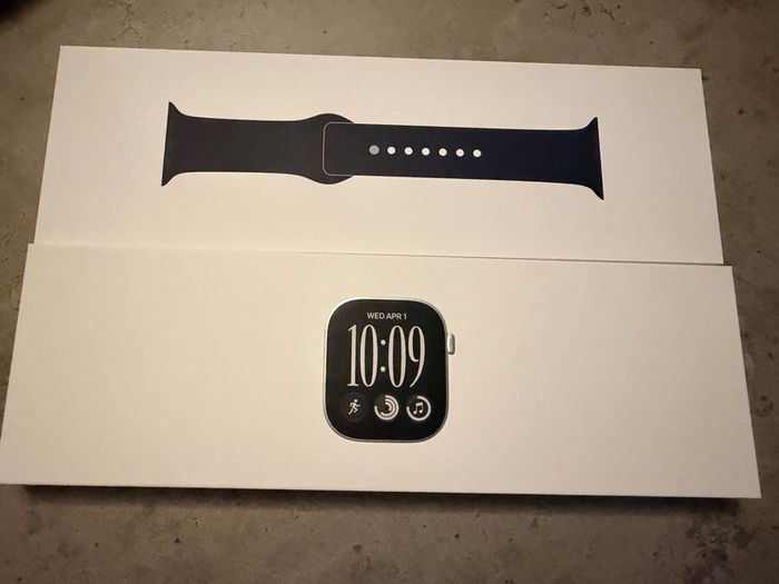Apple watch 12 ( brand new) 42mm