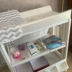 Baby changing unit