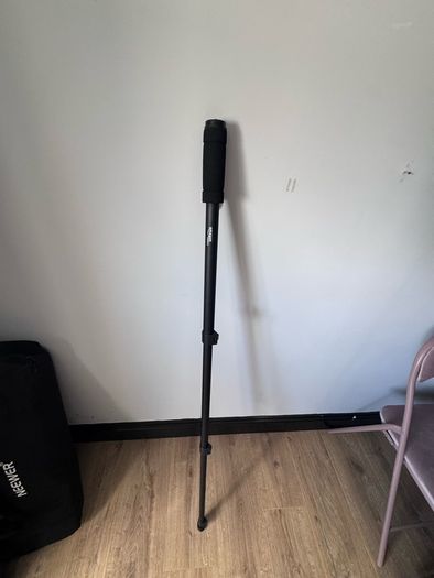 Amazon Basics Camera Monopod with Carry Case Like New
