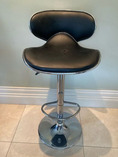 Bar type kitchen swivel stools