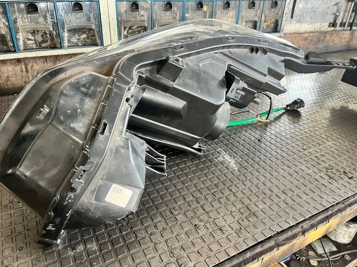 Headlight Nissan Leaf
