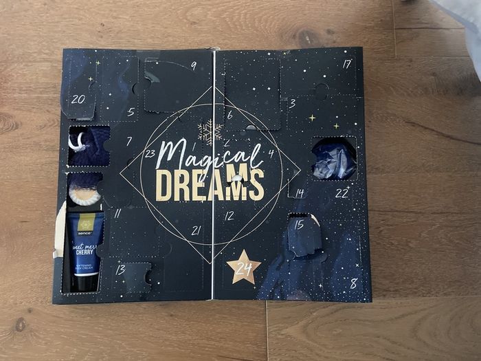 Magical Dreams Advent Calendar with 24 treats