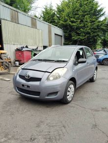 Breaking Toyota Yaris 2010 petrol
