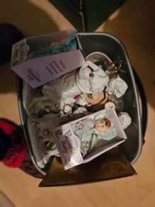 Box of Ornaments/Bricabrac