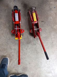 Hydraulic car jacks