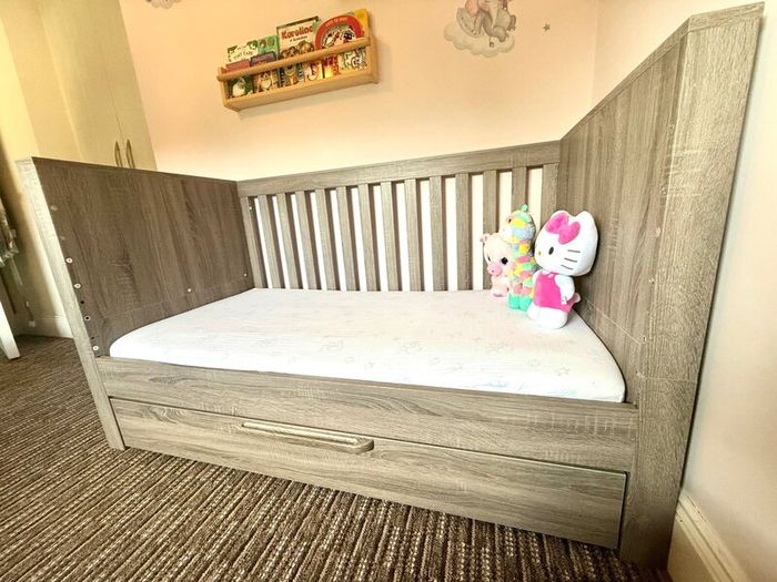 Franklin cot/daily bed + mattress