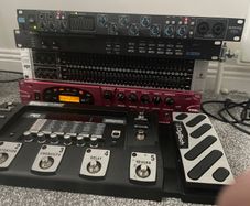 focusrite Saffire pro 40  & Digitech guitar fx pedalboard