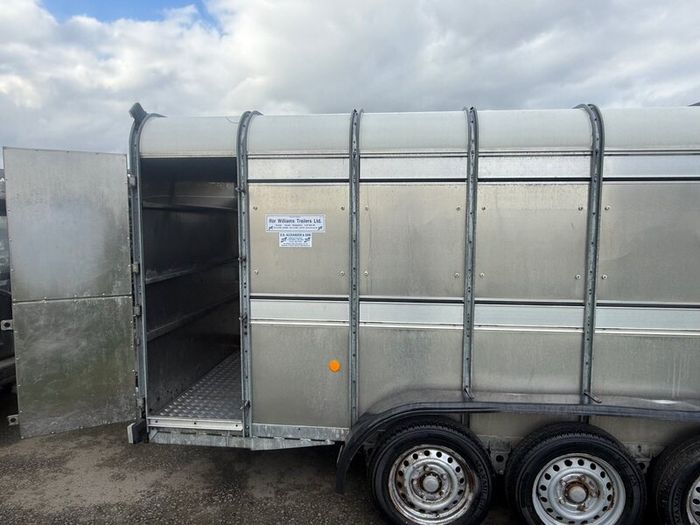 IFOR WILLIAMS TA510 Tri Axle Livestock Trailer