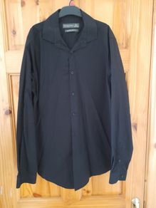 mans black shirt size small