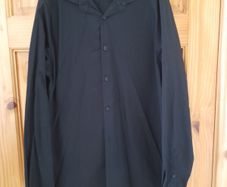 mans black shirt size small