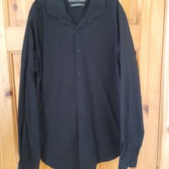 mans black shirt size small