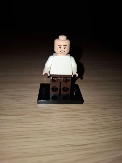 A mix of Lego Star Wars figures
