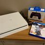 White ps4 slim 500gb Image 3