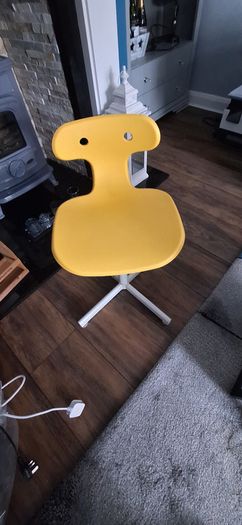 Roberts portable radio, shelfs, grey white and yellow small shelves,Christmas tree skirt childrens desk chair, picture. Single duvet cover new. Small black mirrors. Bundle for 150.00