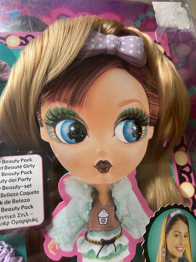 2006 Mattel Rockabelle Beauty Cuties Fashion Doll plus extras
