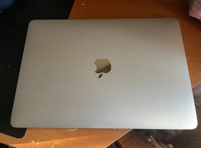 MacBook Pro 2020 i7 in excellent condition