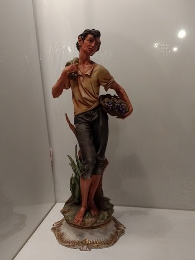 Capodimonte Figurine set (Rare Vintage Collectibles)