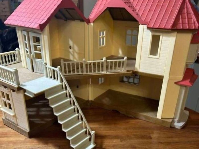 Sylvanians Red Roof Townhouse: Excellent Condition