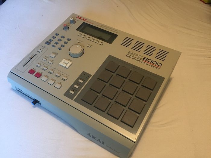 AKAI MPC 2000  // USB Emulator, 64mb Ram for parts