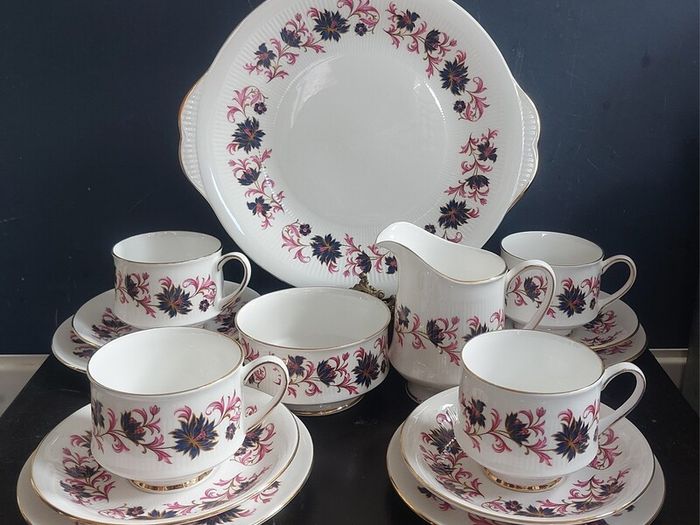 Fabulous Vintage China Tea for Four Teaset, by the Quality Maker Paragon Fine Bone China in the Stylish "Michelle" Pattern