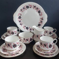 Fabulous Vintage China Tea for Four Teaset, by the Quality Maker Paragon Fine Bone China in the Stylish "Michelle" Pattern