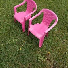 2 kids chairs