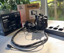 Sony a6400 Content Creator Kit - MINT Condition with SmallRig Cage & Extras