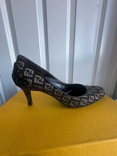 Fendi shoes - sz 39