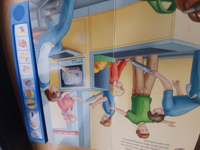 Children's sound book 'At the Airport'