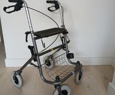 Walker Rollator with seat and basket. . Great quality thick wheels for outdoors