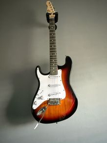 Electric Guitar Sunburst / Left Handed (Gig Bag, Strings, Pick & Cable)