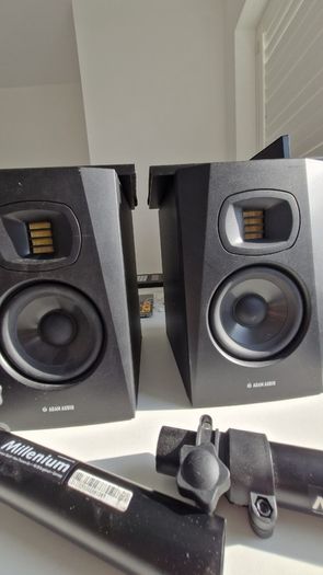 ADAM Audio T5V Desktop Stand Bundle
