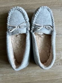 next slippers size 4
