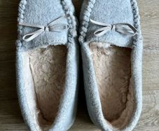 next slippers size 4