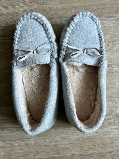 next slippers size 4