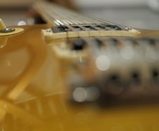 Modded [Ragnarok + Evertune] 1982 Gibson Les Paul 30th Anniversary Goldtop