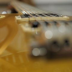 Modded [Ragnarok + Evertune] 1982 Gibson Les Paul 30th Anniversary Goldtop