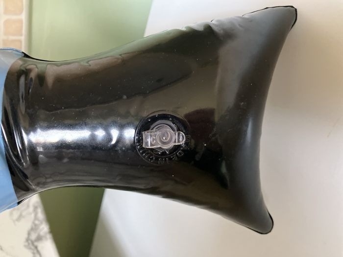 Inflatable gun
